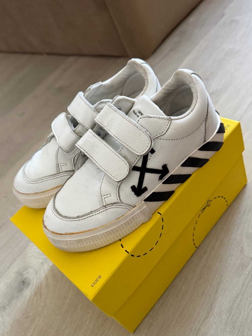 Off-White White Kids Velcro Sneakers with Black Arrow & Stripes
